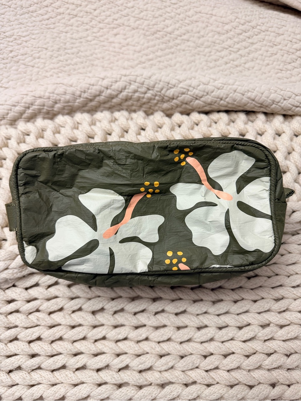 Aloha Collection Dopp kit Mo’orea sand dollar on olive